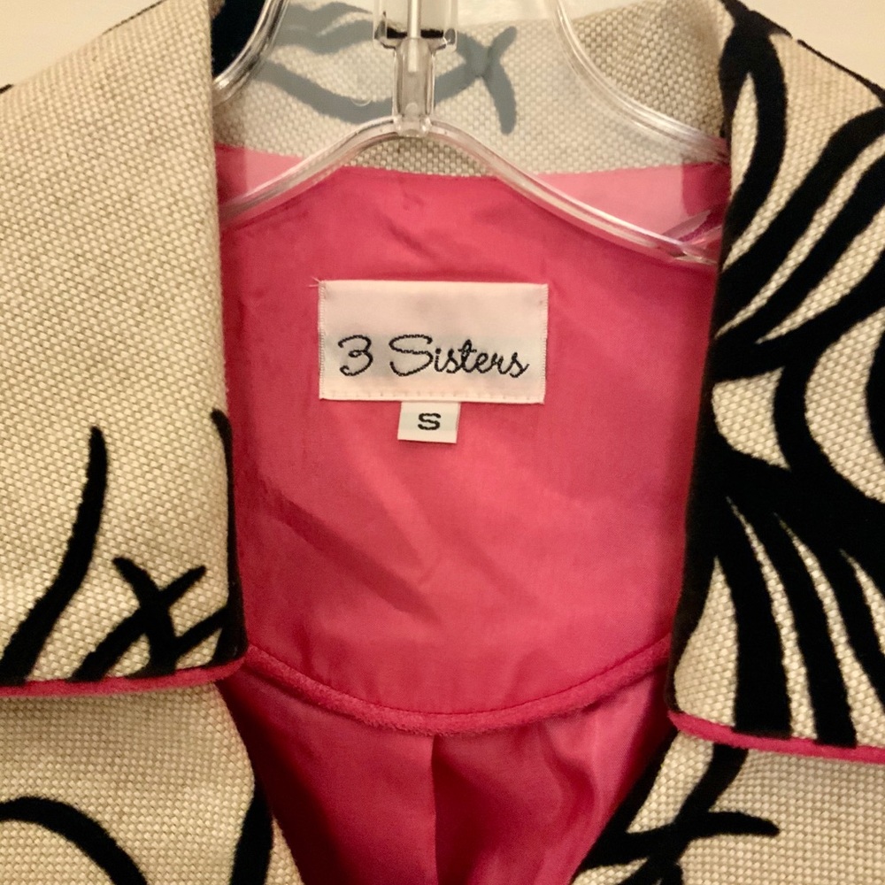 NWOT, 3 Sisters coat w/ beautiful crystal pink. Pristine condition! - Picture 4 of 7